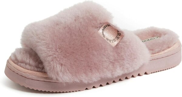 695a4254bd9677233d76c8a225c0ed662ac3391a399a85f3b0bee.jpg Women's Fireside Cairns Shearling Easy on/Off Slide Sandal Slipper